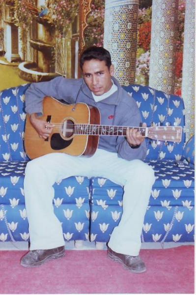 le guitarist .chab hassan mon ami